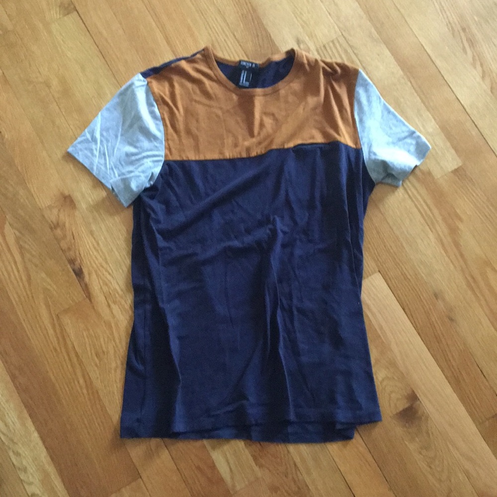 Tri-color shirt with front pocket